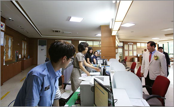 박창명 병무청장이 방문하여 직원들을 격려하고 방문 민원인과 소통의 시간을 가졌다. (6월 14일, 대회의실) 
