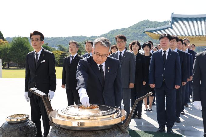 현충원 참배 관련이미지입니다.