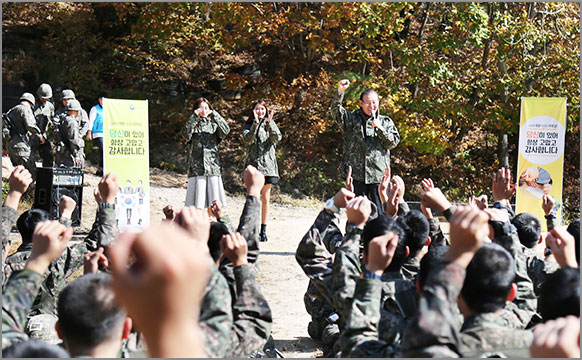 박창명 병무청장과 병무청 홍보대사 미스코리아 진 이민지와 선 김정진 등이 최전방 부대를 방문하여 훈련 중인 장병들에게 감사편지와 피자와 음료를 전달하며 격려했다. (10월 9일, 15사단) 