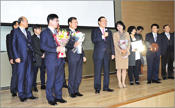 박창명 병무청장이 2017년 공로 연수 직원에 대한 환송행사를 진행했다. (12월 23일, 사회복무연수센터 중강당) 