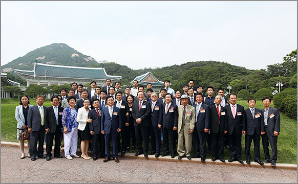 2016년도 병역명문가를 선정하여 대통령상을 비롯한 시상을 하였다. 청와대 참관 장면. (5월 27일, 세종문화회관)  