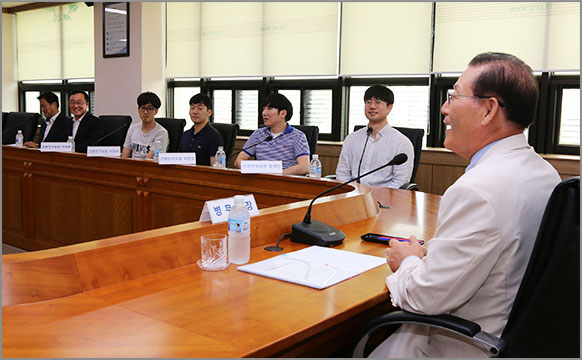 박창명 병무청장이 국립경상대학교를 방문하여 전문연구요원들과 간담회를 가졌다. (6일 10, 경상대학교)