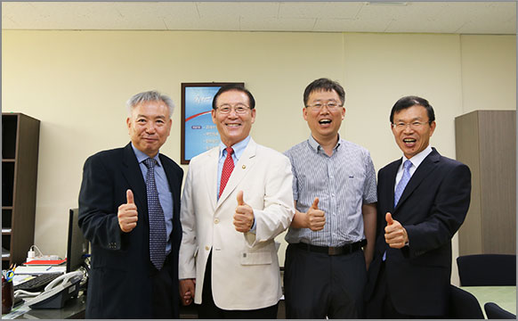 박창명 병무청장(좌측 두번째)이 국립경상대학교를 방문하여 전문연구요원 복무관리 담당자와 간담회를 가졌다. (6일 10, 경상대학교)