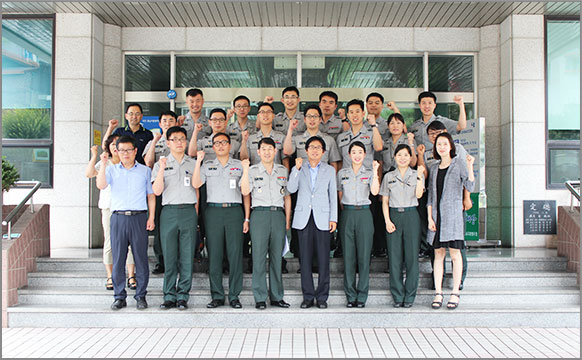 육군행정학교 인사행정 교육생 18명을 초청, 병무행정 현장 체험의 시간을 가졌다. (7월 5일, 대전충남지방병무청) 