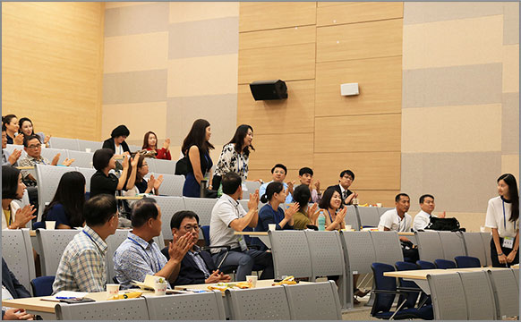 박창명 병무청장을 비롯해 이시종 충북지사, 박덕흠 국회의원, 정상혁 보은군수와 지역주민, 사회복무요원 등 1000여명이 참석한 가운데 병무청 사회복무연수센터 개원식을 갖고 공식 출범했다. (4월 27일, 사회복무연수센터)
