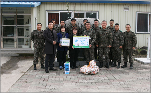 업무협약기관인 육군 제1512부대를 방문하여 대성여자중학교 학생들의 마음을 담은 편지 500여통을 장병들에게 전달하고 어린이 그림 및 글짓기 우수작 전시회를 가졌다. (11월 10일)