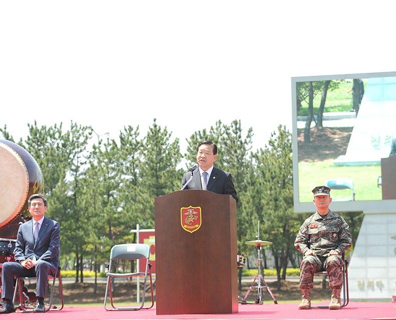 기찬수 병무청장은 경북 포항시에 위치한 해병대 교육훈련단 ‘현역병 입영문화제’를 참관하고, 병역의무를 이행하기 위해 입영하는 장정들을 격려하고 장정들의 가족에게 감사의 마음을 전했다. (5월 14일, 해병대)