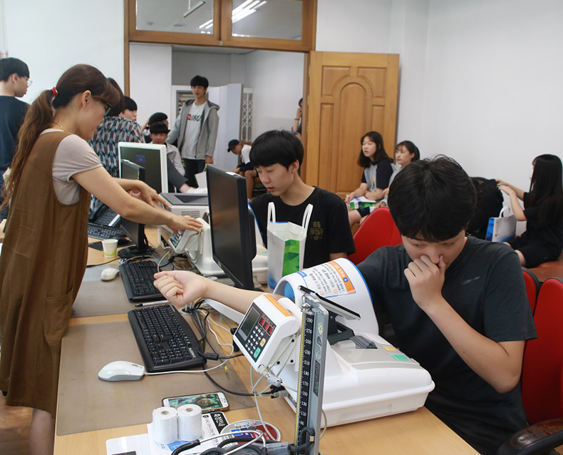 충북지방병무청은 운동중학교 학생 30여 명을 초청하여 병무행정 설명회와 병역판정검사장 체험행사를 실시했다. (9월 7일, 충북지방병무청 병역판정검사장)