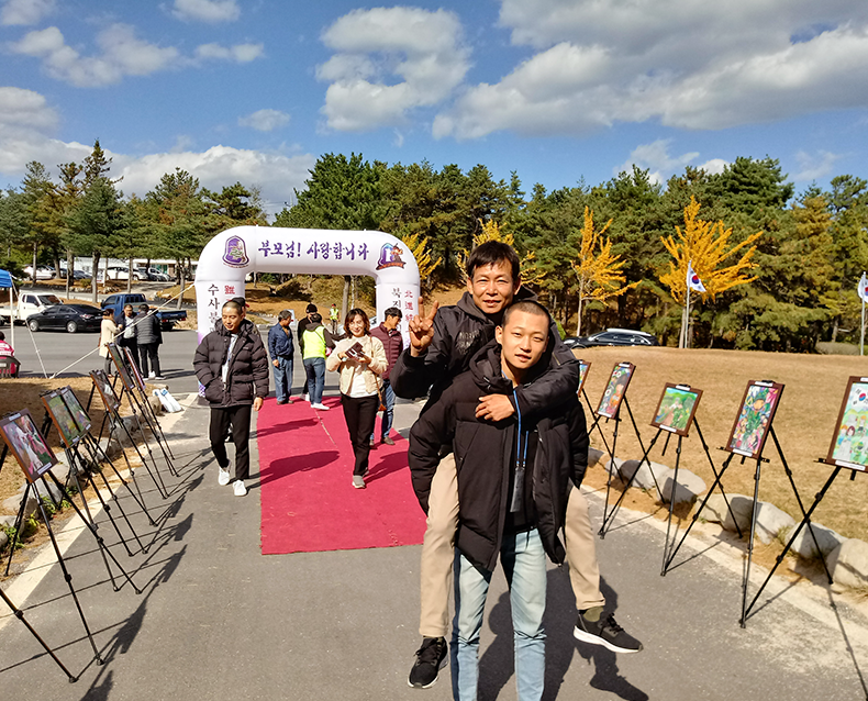 강원영동병무지청(지청장 김종원)은 ‘18년 하반기 현역병 입영문화제를 개최하여 입영 장병과 가족들을 격려했다. (2018.10.29. 강원도 고성군 22사단 신병교육대)