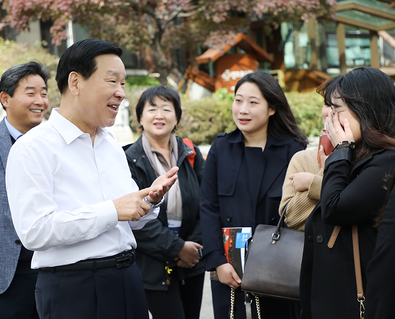 정책기자단 초청간담회 병무청은 병무연수원에서 병역 정책현장 소식을 전하는 정책기자단을 초청해 간담회를 했다. (10월 25일, 병무연수원)