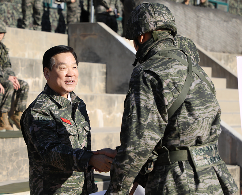 해병2사단 장병 격려 병무청은 강화도에 위치한 해병 제2사단 5연대 52대대 예하부대를 방문해 감사편지와 위문품등을 전달하고 장병들을 격려하는 행사를 가졌다. (11월 28일, 해병2사단)