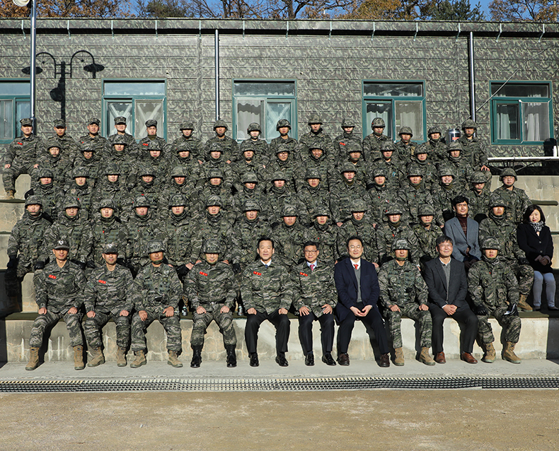 해병2사단 장병 격려 병무청은 강화도에 위치한 해병 제2사단 5연대 52대대 예하부대를 방문해 감사편지와 위문품등을 전달하고 장병들을 격려하는 행사를 가졌다. (11월 28일, 해병2사단)