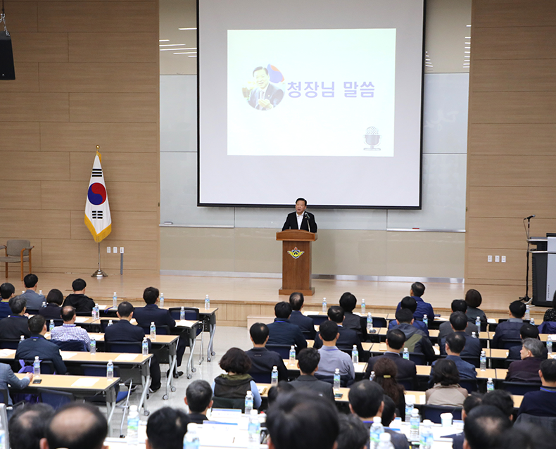 국정 성과 창출 병무 혁신 대토론회 병무청은 사회복무연수센터에서 ‘국정 성과 창출 및 조직역량 강화를 위한 병무 혁신 대토론회’를 개최했다. (4월 12일, 사회복무연수센터)