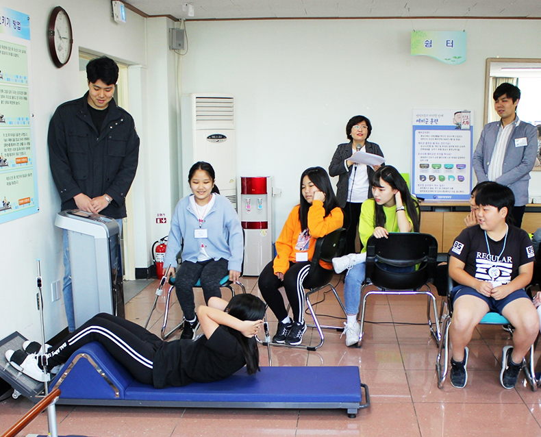 자유학기제 병무행정 진로체험 실시 대룡중학교 학생들을 초청, 병역판정검사 및 특별사법경찰 등 병무행정에 대한 소개와 공무원 역할 체험으로 향후 진로선택에 도움을 주었다. (5월 2일, 모집면접장)