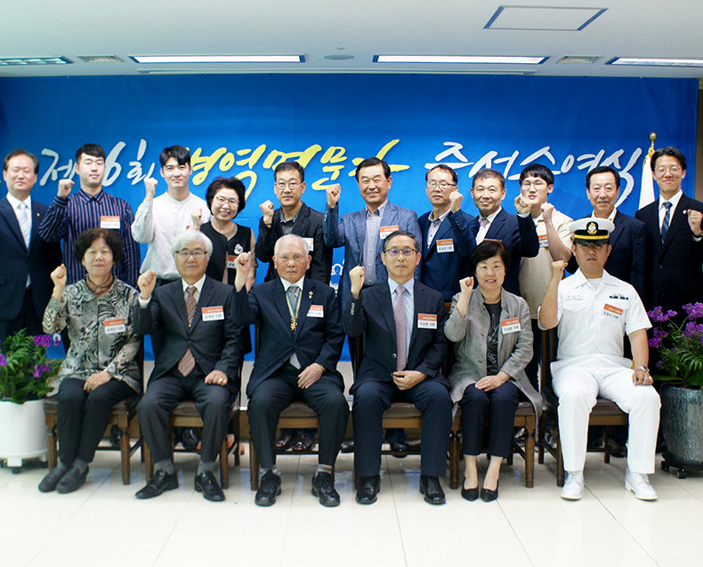 병역명문가 증서 수여식 개최 2019년도 병역명문가로 선정된 가문을 초청하여 증서 수여식을 개최했다.(6월 13일, 제주청 회의실)