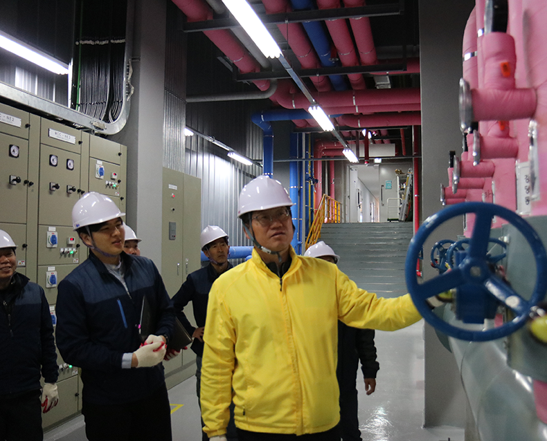 안전 대진단 김용두 사회복무연수센터 원장이 9일 주요 시설에 대한 안전점검을 하고 있다. (4월 9일, 사회복무연수센터)