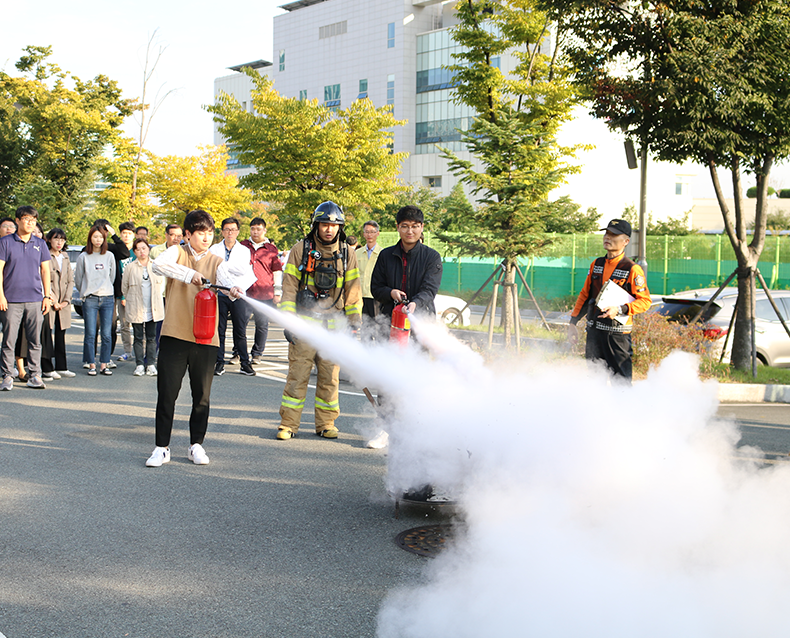 위기대응 합동 소방훈련 중앙신체검사소는 대구 동구소방서 안심 119센터와 함께 위기대응 합동 소방훈련을 실시하였다. (2019. 10. 16. 중앙신체검사소)