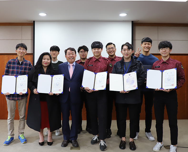 사회복무요원 체험수기 시상식 사회복무요원의 모범 복무사례 전파와 자긍심 고취를 위하여 사회복무요원 체험수기 시상식을 개최했다.(10월 22일, 광주전남지방병무청)
