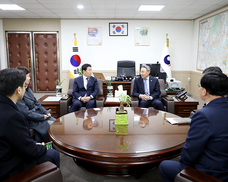 병무청은 군 복무와 연계한 청년 일자리 지원을 목적으로 추진 중인 취업맞춤특기병의 모집 활성화를 위해 한국폴리텍대학과 업무협약을 체결했다. (1월 31일, 인천 한국폴리텍대학)