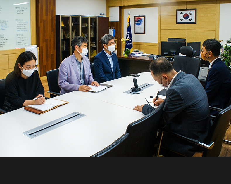 제주지방병무청은 한국폴리텍대학 제주캠퍼스를 방문해 취업맞춤특기병 모집 활성화를 위한 간담회 및 재학생 맞춤 설명회를 실시했다. (2020. 6. 24. 한국폴리텍대학 제주캠퍼스)
