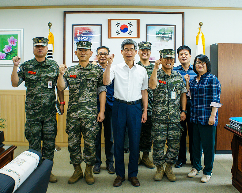 제주지방병무청은 동원관계관 초청 간담회를 개최해 예비전력 강화 등을 위한 병력동원 발전방안에 대해 논의했다.<br>
 (2020. 8. 11. 제주지방병무청)