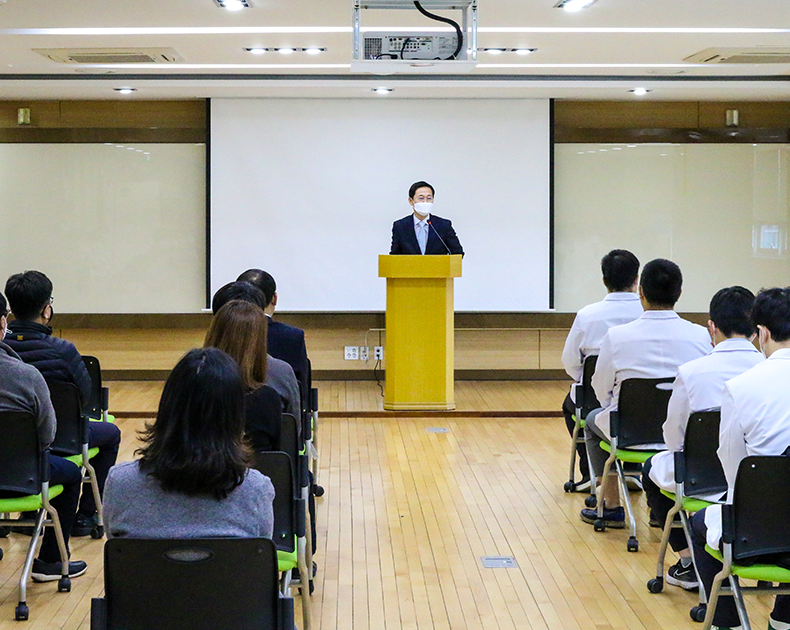 이건양 중앙신체검사소장은 13일 전입・신규 전담의사 환영행사를 가졌다. (4월 13일, 중앙신체검사소)