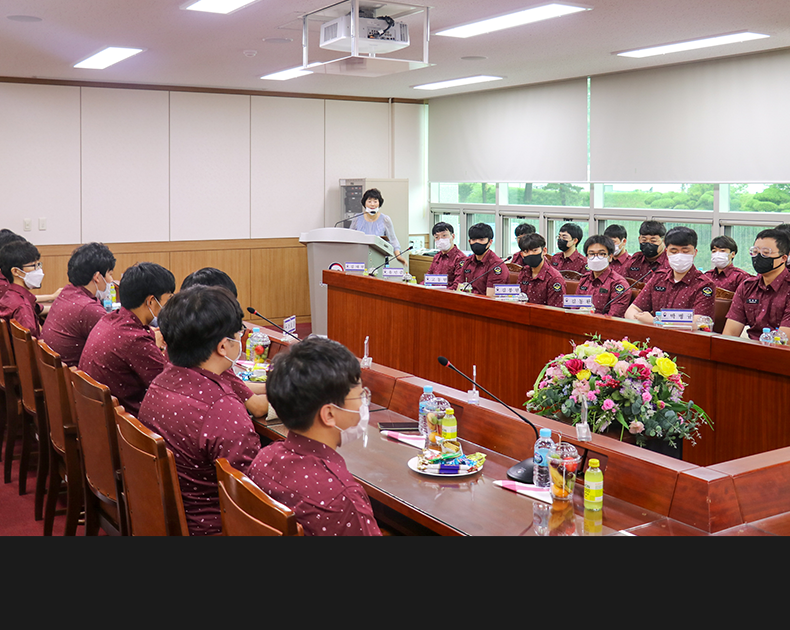 부산지방병무청은 다양한 병무행정 지원분야에서 임무를 수행하고 있는 사회복무요원을 격려하고 생생한 현장의 목소리를 듣는 간담회를 통해 소통하는 시간을 가졌다.(7월 13일, 부산청 소회의실)