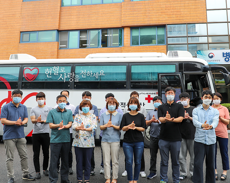 코로나19 장기화에 따른 혈액 수급난 해소를 위하여 직원들이 단체헌혈에 동참했다.(6월 11일, 광주전남지방병무청)