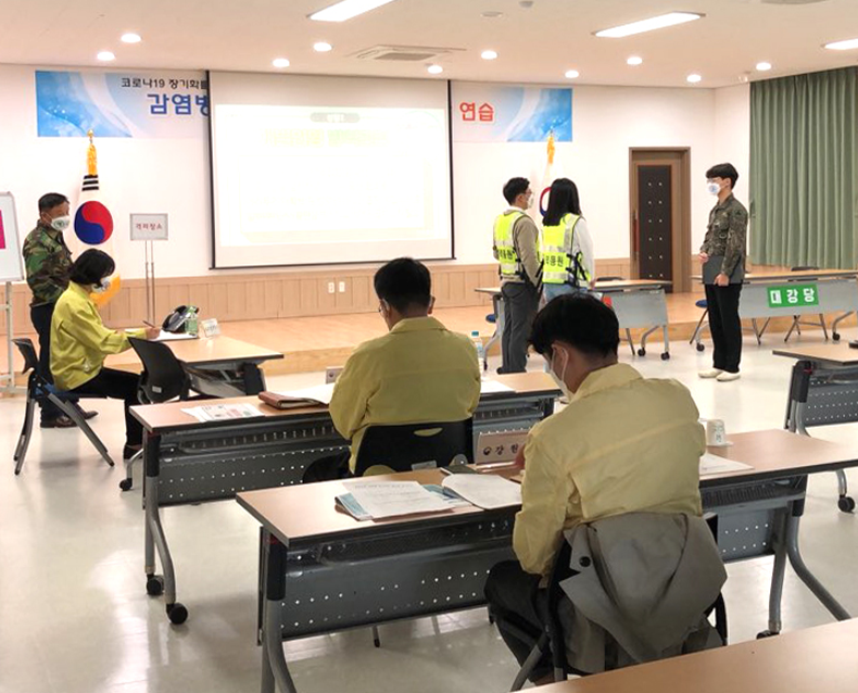 감염병 위기대응 절차연습
                    내년도 병력동원훈련에 대비하고자 ‘동원훈련 감염병 위기대응 절차연습’을 실시했다.
                    (11월 3일, 인천병무지청 대회의실)
                    