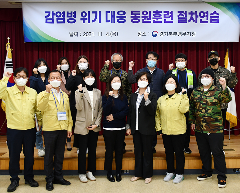 군장병 감사편지 전달 오찬석 경기북부병무지청장은 육군 제5사단을 방문하여 군장병 감사편지 보내기 캠페인을 통해 접수된 감사편지 약 2천여통과 위문품을 전달했다.(11월 19일, 5사단)