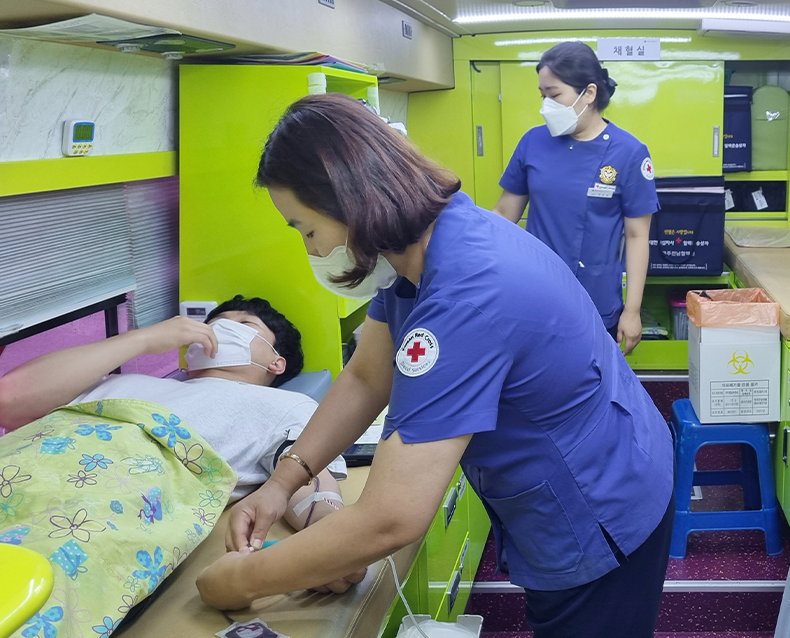 생명나눔 헌혈 봉사활동 실시 
                    코로나19 장기화로 인한 혈액 수급난 해소에 
                    동참하기 위해 단체 헌혈을 실시했다.
                    (6월 11일, 광주전남지방병무청)
                   