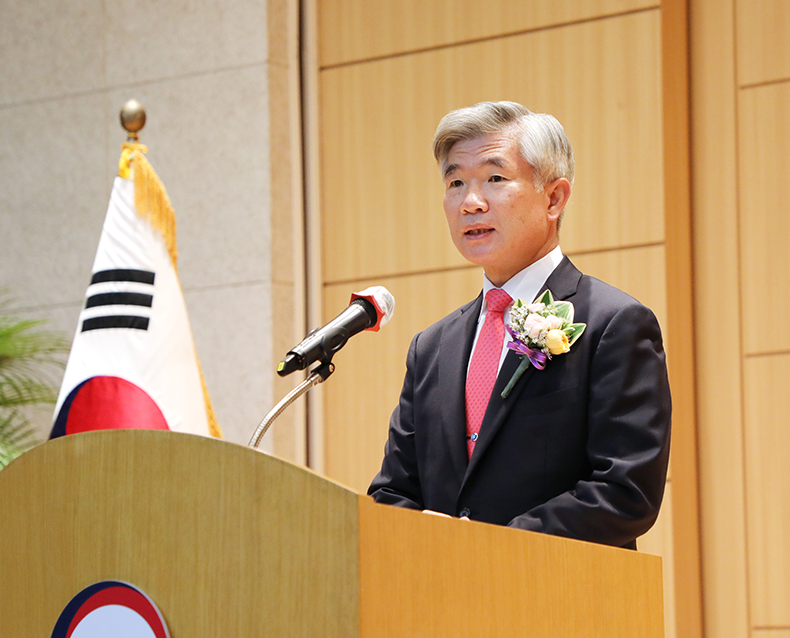  제27대 이기식 병무청장 취임식 이기식 병무청장은 정부대전청사에서 열린 취임식에서 취임사 후, 직원들과 함께 기념사진을 촬영했다. (5월 16일, 정부대전청사)