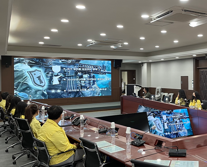 새내기 직원 첫 을지연습 실제훈련 
                    32사단과 협조하여 새내기 직원들의 전시 임무 숙지 등 전시 대응능력 향상을 위한 체험형 교육을 통한 실제훈련을 실시했다. (8월 23일, 32사단) 
                   