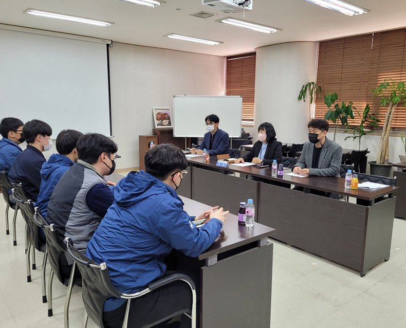 병역지정업체 방문, 산업기능요원 격려 
                    병역지정업체 (주)비앤비컴퍼니를 방문하여, 산업현장에서 성실하게 병역을 이행중인 산업기능요원을 격려하고 애로사항을 청취했다. (11월 23일, ㈜비앤비컴퍼니)
                   