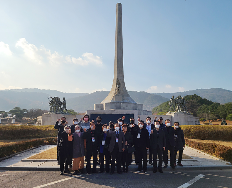 병역명문가 증서 수여식 개최 
                    2022년도 충북지역 병역명문가 증서수여식 및 안보견학 행사를 개최하고 병역을 성실히 이행한 병역명문가의 나라사랑하는 마음과 병역이행의 중요성을 되새가는 시간을 가졌다. (11월 23일, 충북지방병무청)
                     