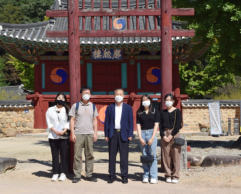 청렴서원 백비 방문
                    권대일 전북지방병무청장은 직원들과 동반하여  공직가치 ‘청렴’을 상징하는 박수량 백비 및 인근
                    서원 등을 방문하여 공직자로서의 마음가짐을  다졌다. (9월 22일, 전남 장성군)                   
                   