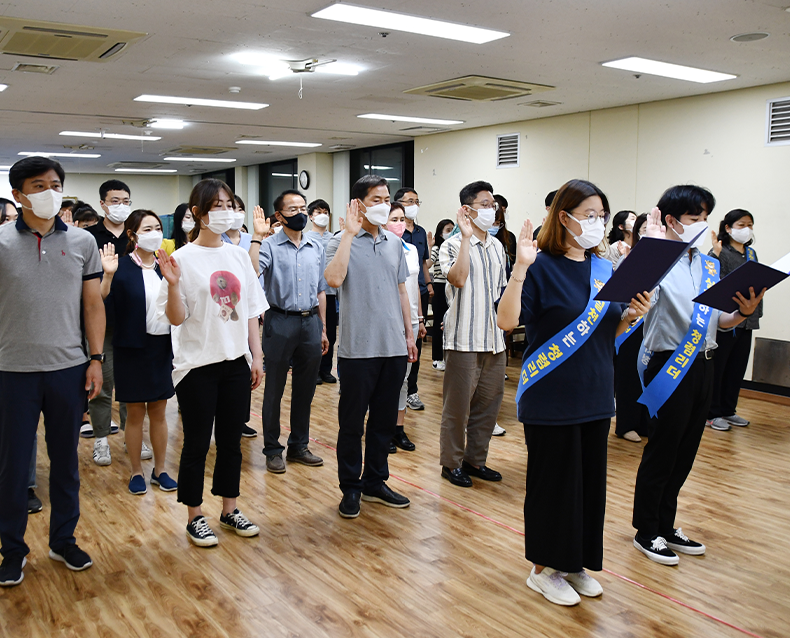 청렴 선서식 및 청렴 퀴즈대회 개최 
                    청렴한 공직관을 다짐하고, 공정하고 신뢰받는 병무청을 만들기 위한 청렴 선서식과 청렴 퀴즈 대회를 개최했다. (6월 3일, 청사)
                   