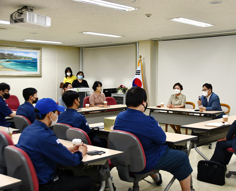 상반기 모범 사회복무요원 표창 
                    한국경진학교를 방문하여 장애학생 활동분야에 복무중인 모범 사회복무요원을 표창하고 격려하는 시간을 가졌다. (6월 24일, 한국경진학교)
                    