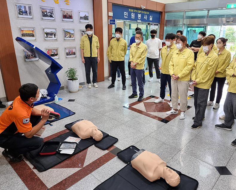 을지훈련 기간 합동소방훈련 실시
                    을지연습 훈련기간 중, 실제 화재상황에 대비한 위기대응 능력 향상을 위해 내곡동 119안전센터와 합동소방훈련을 실시했다. (8월 23일, 청사 내)
                    