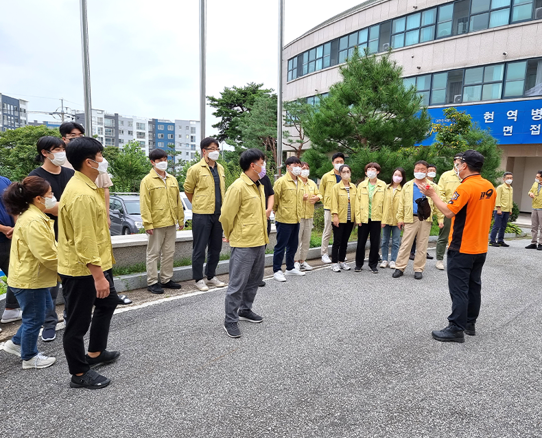 을지훈련 기간 합동소방훈련 실시
                    을지연습 훈련기간 중, 실제 화재상황에 대비한 위기대응 능력 향상을 위해 내곡동 119안전센터와 합동소방훈련을 실시했다. (8월 23일, 청사 내)
                    
