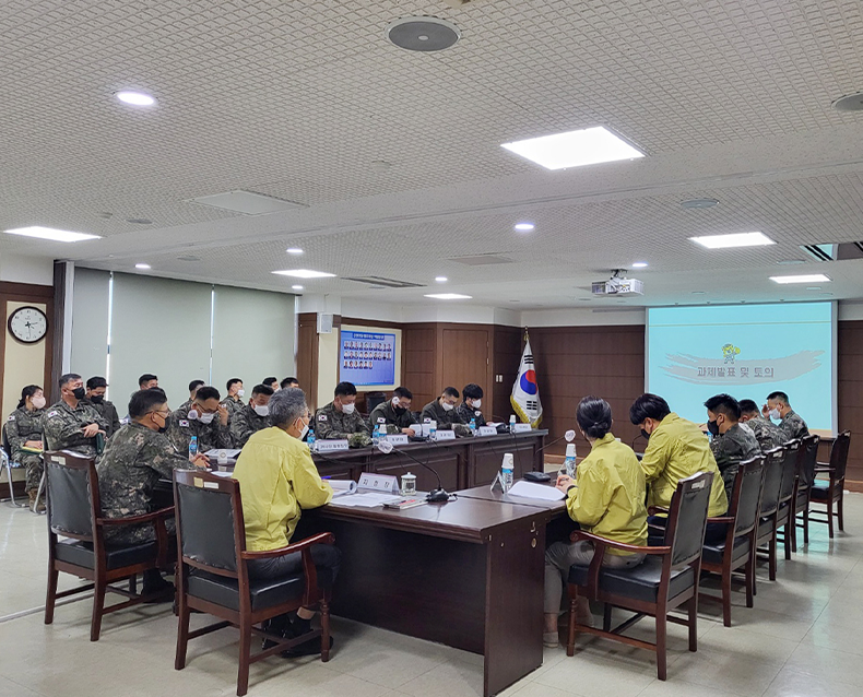 하반기 병력동원발전회의 실시
                    8군단 등 강원영동지역 각 군부대 동원관계관이 참석한 가운데 하반기 병력동원발전회의를 개최했다. (10월 20일, 청사 대회의실)
                   