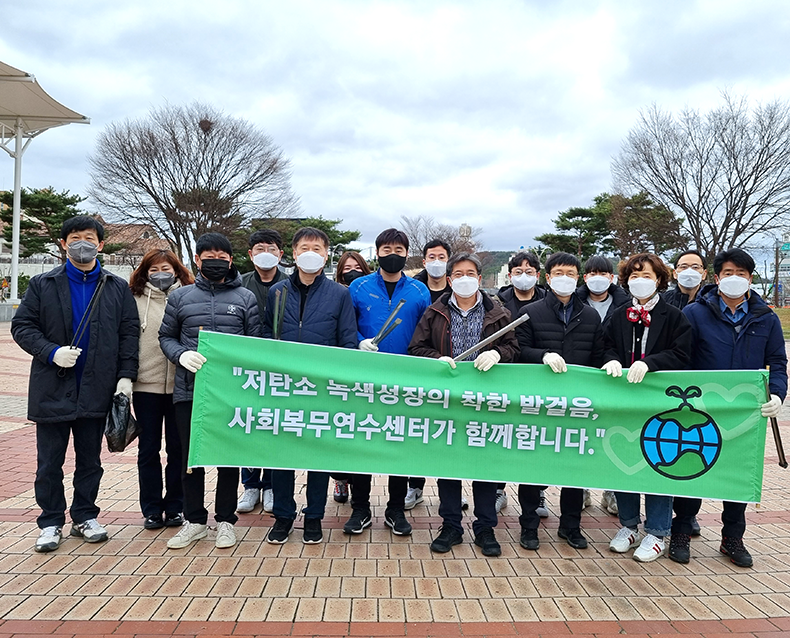 
                    보청천 줍깅 행사
                    직원들이 함께 참여하여, 보청천 주변 환경정화 활동을 진행했다. (3월 18일, 보은군 보청천)
                    