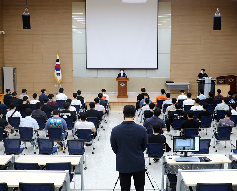 2022년 집합교육 재개 대면 입교식
                    코로나19로 인해 중단되었던 대면교육을 재개하고, 첫 입교식을 가졌다. (7월 4일, 사회복무연수센터)
                   