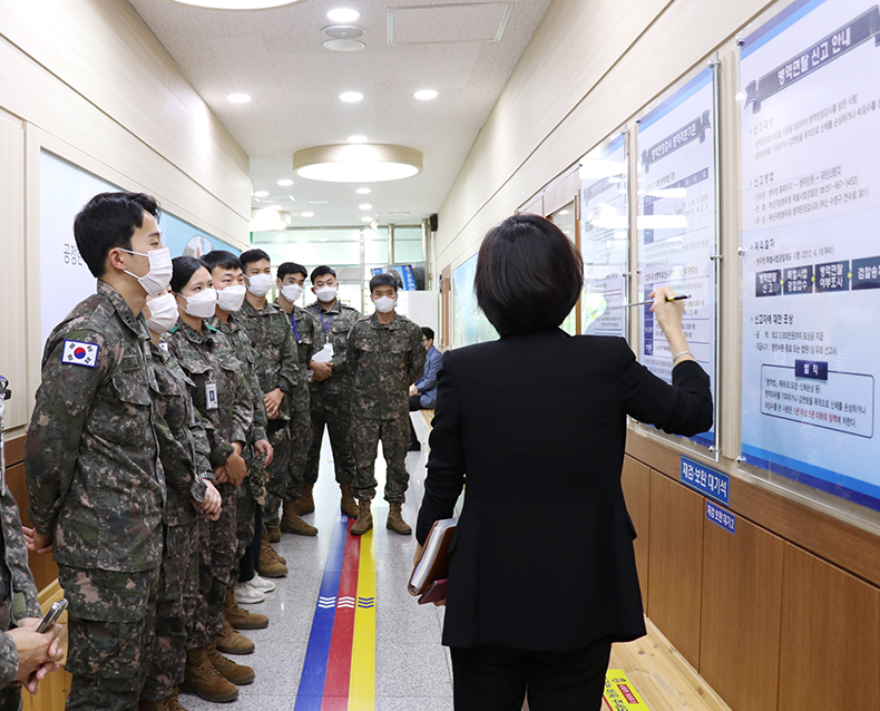 제53사단 군 관계자 초청 병무행정 설명회
                    제53보병사단 군 관계자 20여 명을 초청하여 병무행정 설명회를 개최했다. (10월 6일, 부산병무청)
                   