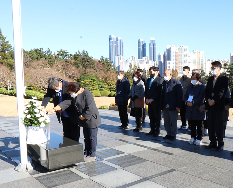 2022년도 병역명문가 안보견학 행사
                    2022년 병역명문가로 선정된 가문을 초청하여 증서수여식을 한 뒤, UN기념공원, UN평화기념관 등을 방문하는 안보견학 행사를 실시했다. (12월 2일, UN기념공원)
                   