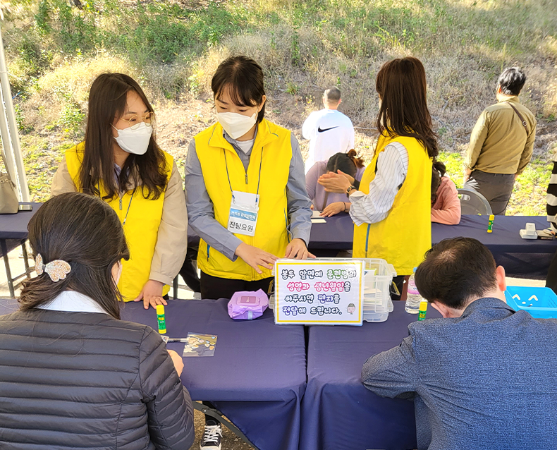 제50보병사단 현역병 입영문화제
                    육군 제50보병사단에서 입영장정과 동반가족을 위한 현역병 입영문화제를 개최했다. (10월 11일, 제50보병사단)
                   