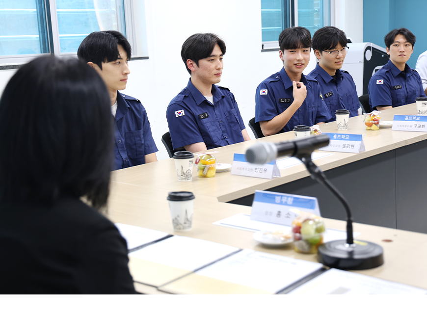 홍소영 병무청장은 고양시 홀트학교를 방문해 사회복무요원들과 간담회를 열고 사회복무요원들을 격려했다.
