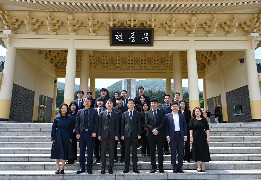 임준모 대전충남병무청장은 광복 80주년을 기념하여 국립대전현충원을 방문해 무연고 독립유공자 묘역을 참배하고 호국영령 및 순국선열을 기리는 시간을 가졌다. 