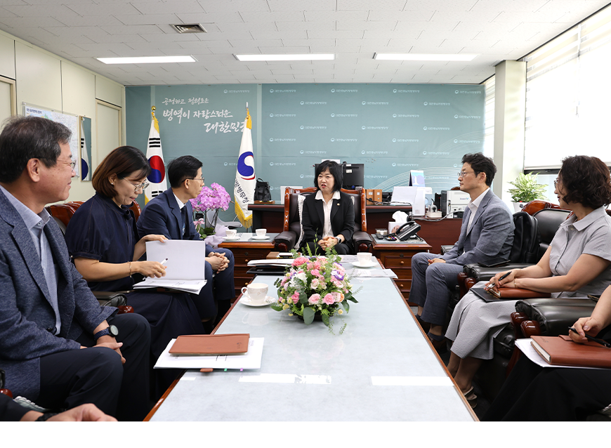 대전충남지방병무청장은 대전 병역진로설계지원센터에서 대전과학기술대학교와 ‘청춘디딤돌 병역진로설계’ 제도 활성화를 위한 업무협약을 체결했다.