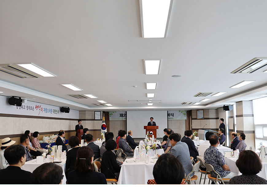 김성준 전북지방병무청장은 올해 병역명문가로 선정된 13가문을 초청하여 증서 및 기념품을 수여하는 등 감사와 축하의 마음을 전달하는 시간을 가졌다.